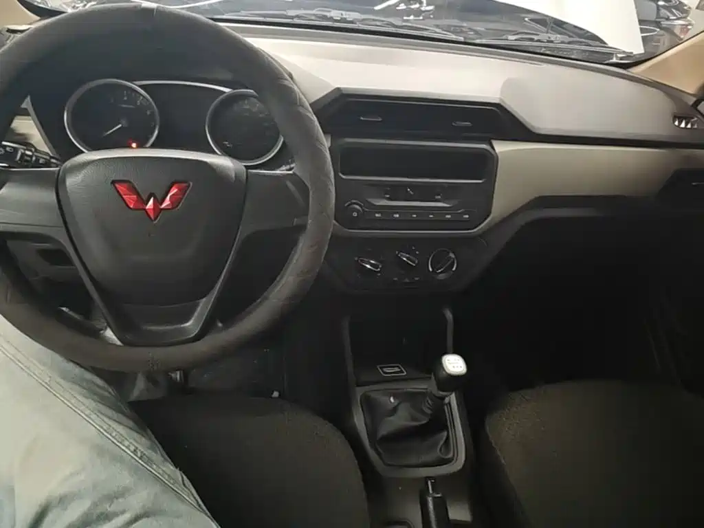 Wuling Hongguang — миниатюра 10