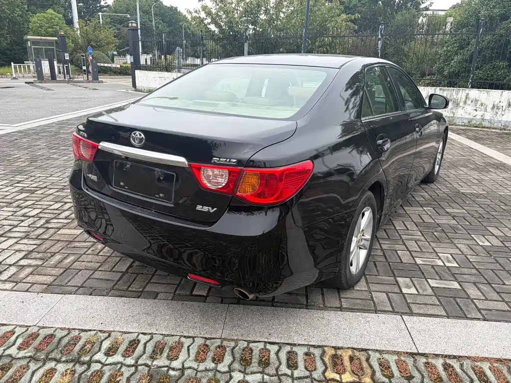 Toyota Reiz — миниатюра 5