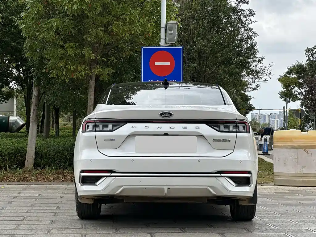 Ford Mondeo — миниатюра 5