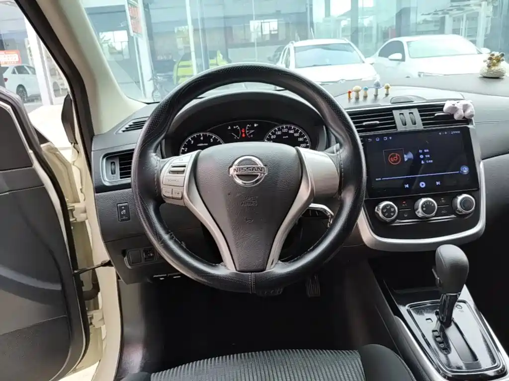 Nissan Tiida — миниатюра 11