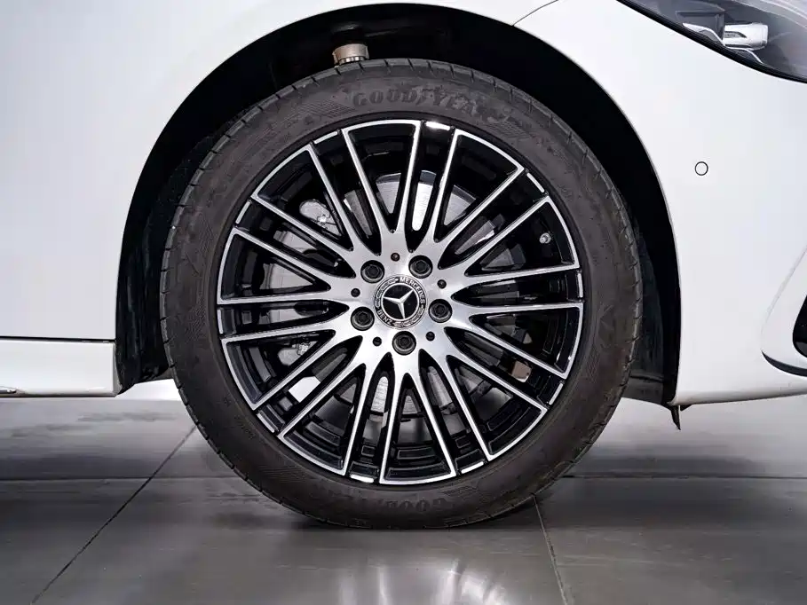 Mercedes-Benz C-Class — миниатюра 12