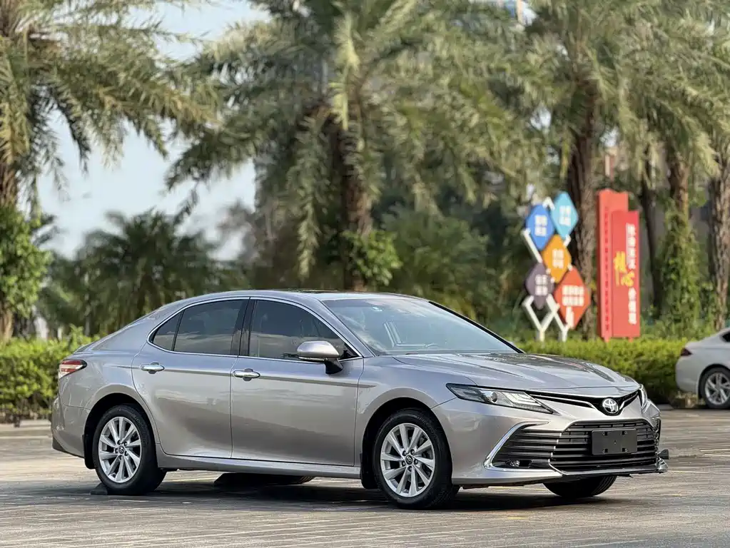 Toyota Camry — миниатюра 3