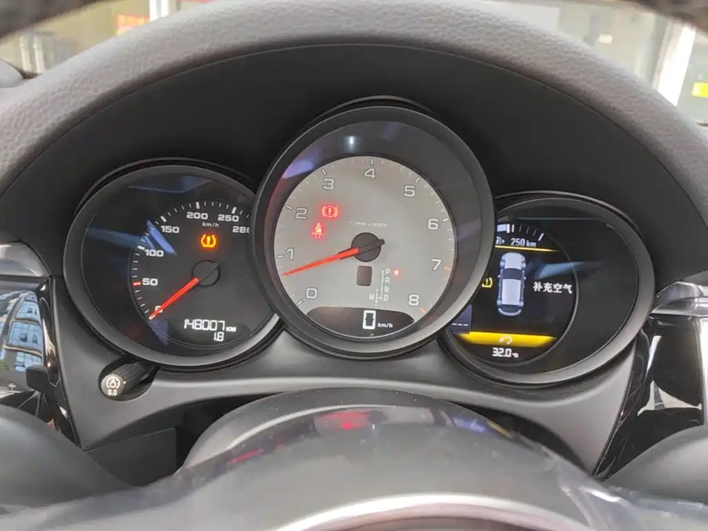 Porsche Macan — миниатюра 12