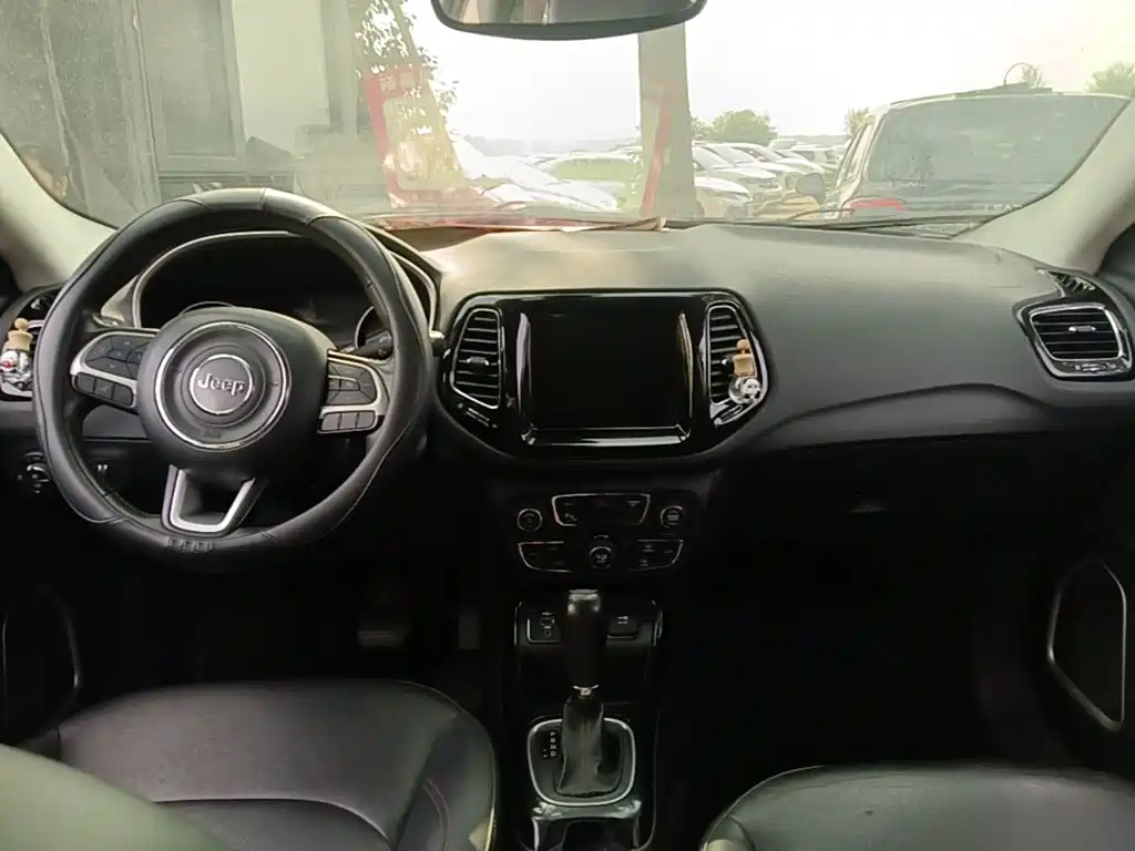 Jeep Compass — миниатюра 10