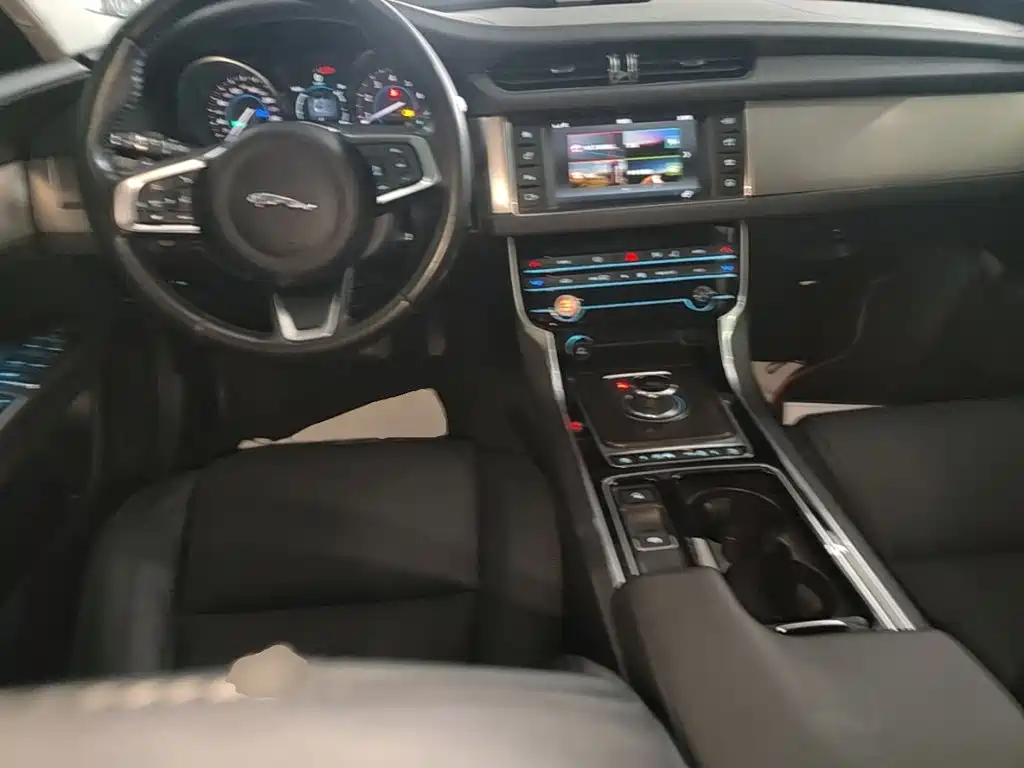 Jaguar XFL — миниатюра 10