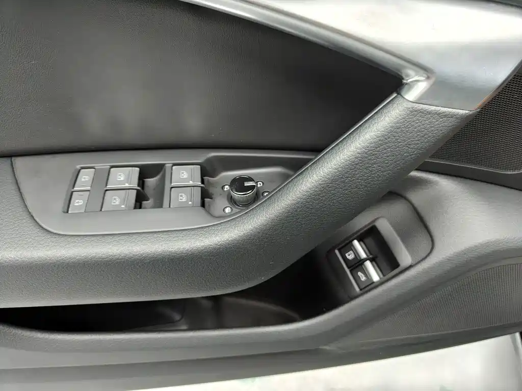 Audi A6L New Energy — миниатюра 9