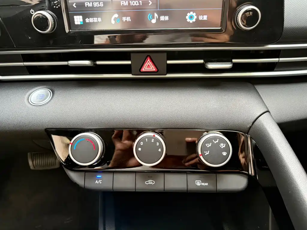 Hyundai Elantra — миниатюра 14