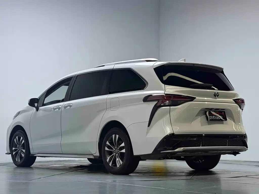 Toyota Granvia 2.5L Hybrid Luxury Edition, фото 19