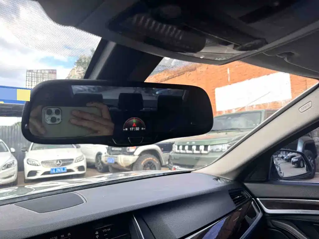 BMW 5 Series — миниатюра 11