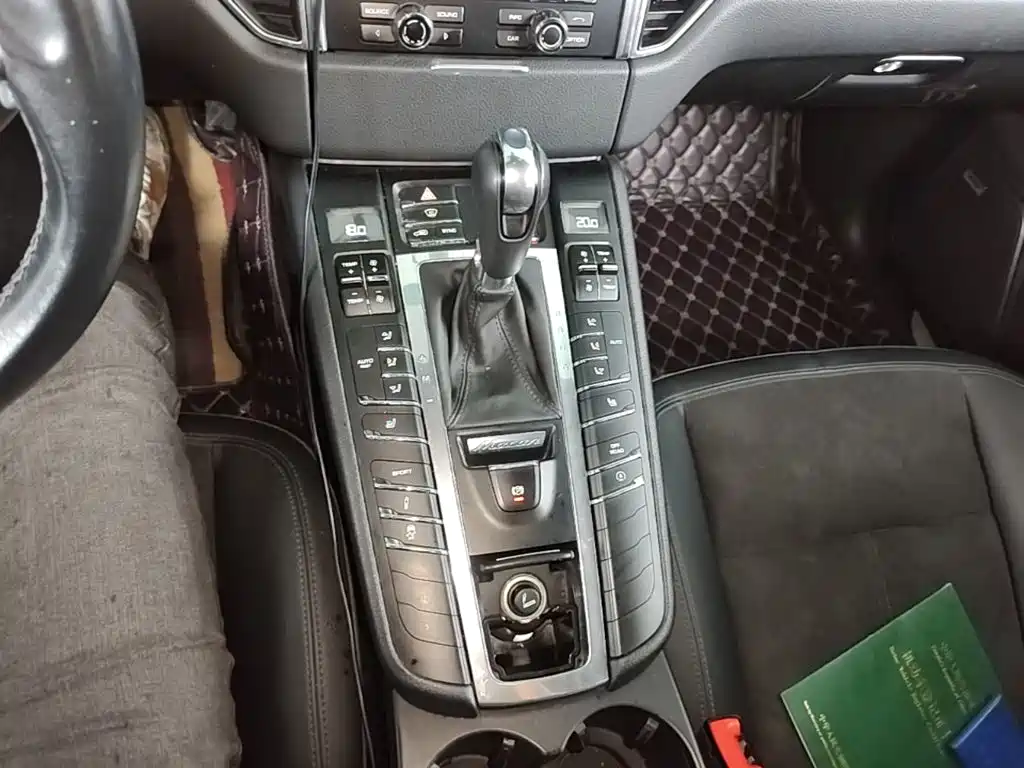Porsche Macan — миниатюра 14