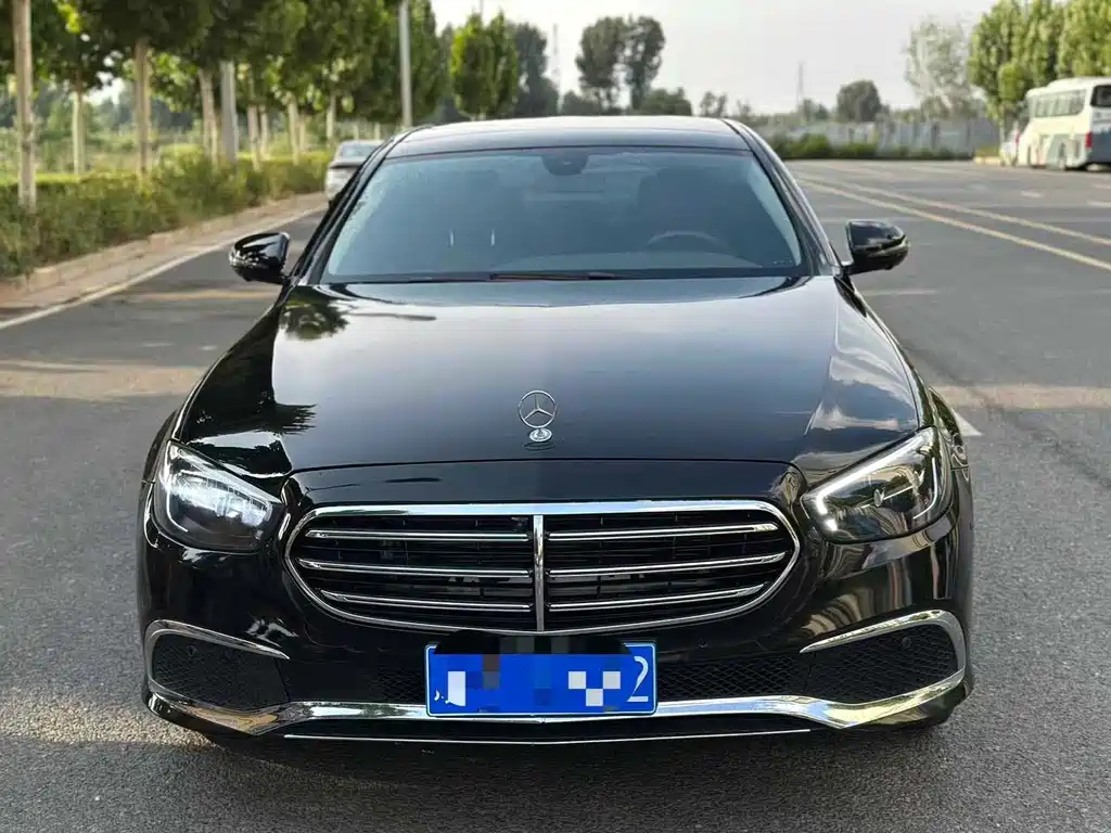Mercedes-Benz E-Class — миниатюра 2