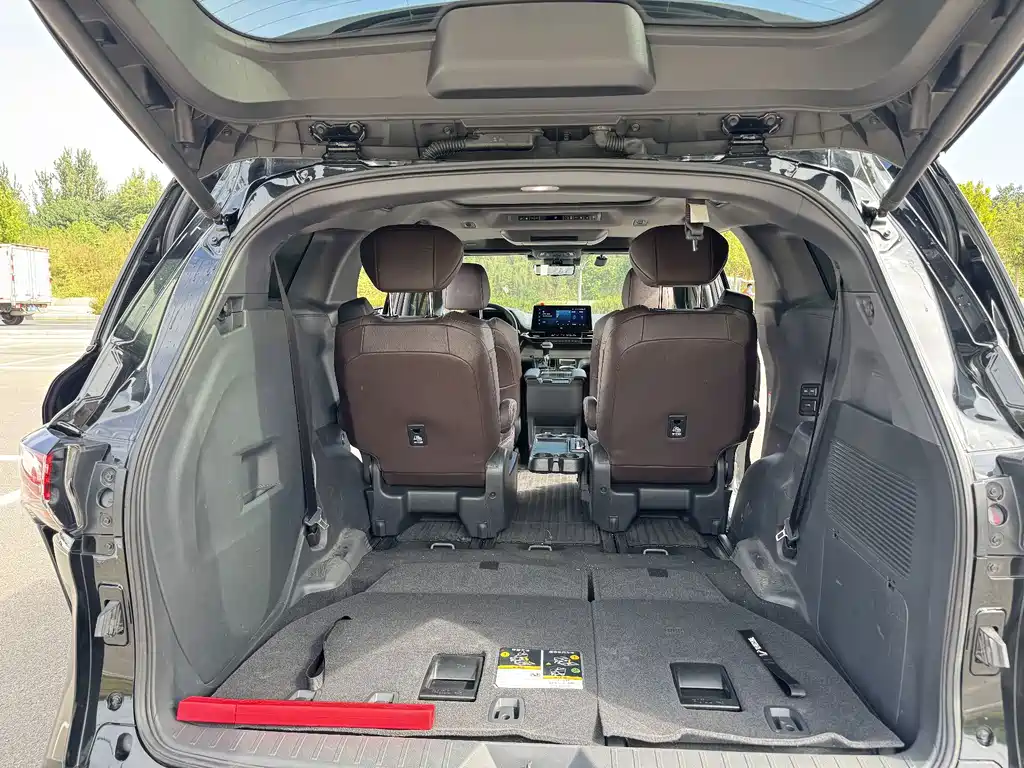 Toyota Granvia — миниатюра 21