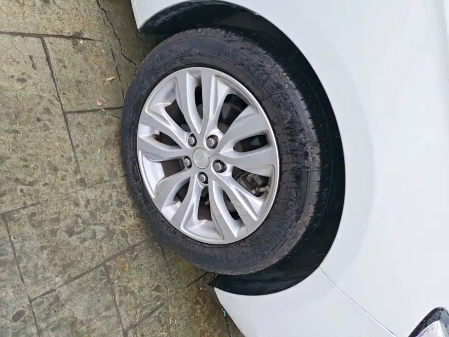 Buick Excelle — миниатюра 6