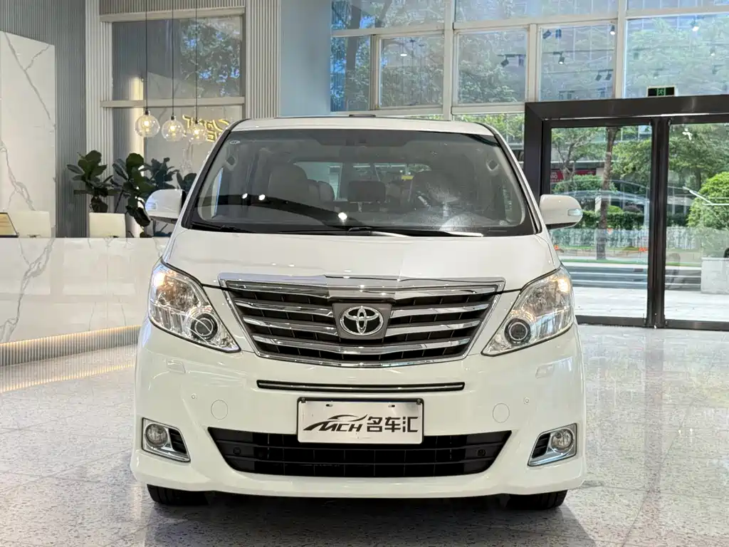 Toyota Alphard — миниатюра 2