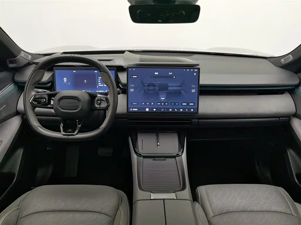 Lynk & Co 08 EM-P 2023 120km Halo