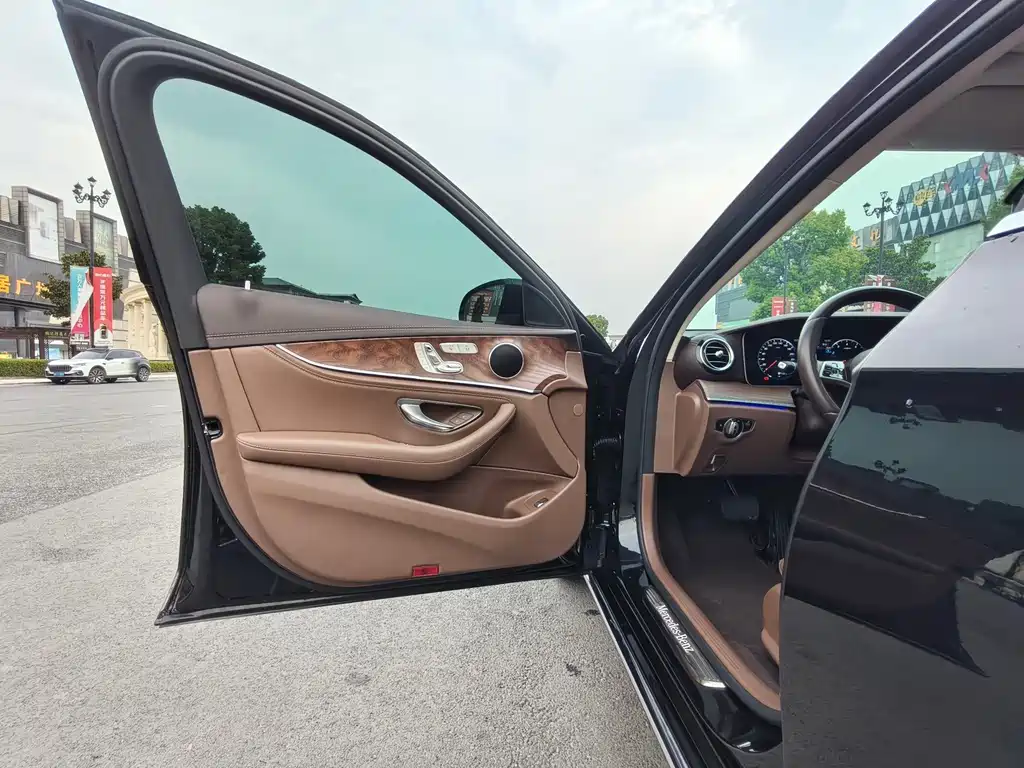 Mercedes-Benz E-Class — миниатюра 12