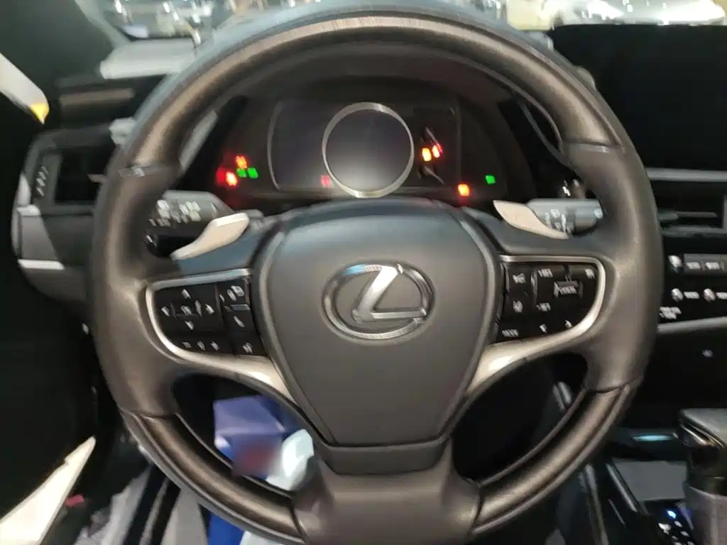 Lexus ES — миниатюра 11