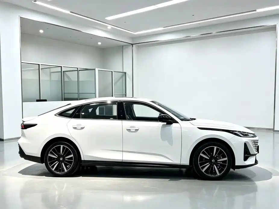 Changan Eado — миниатюра 3