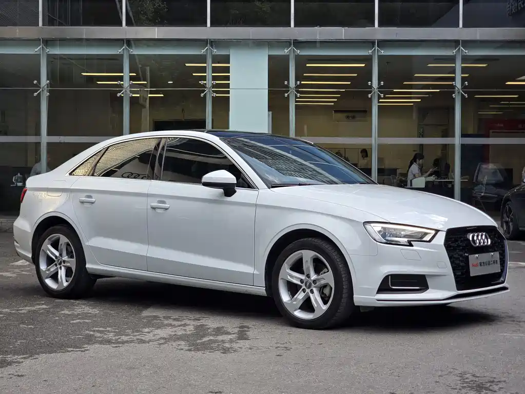 AUDI  A3