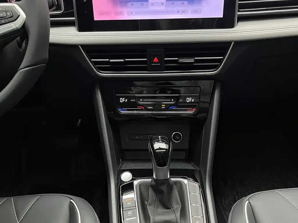 Volkswagen Tiguan L — миниатюра 7