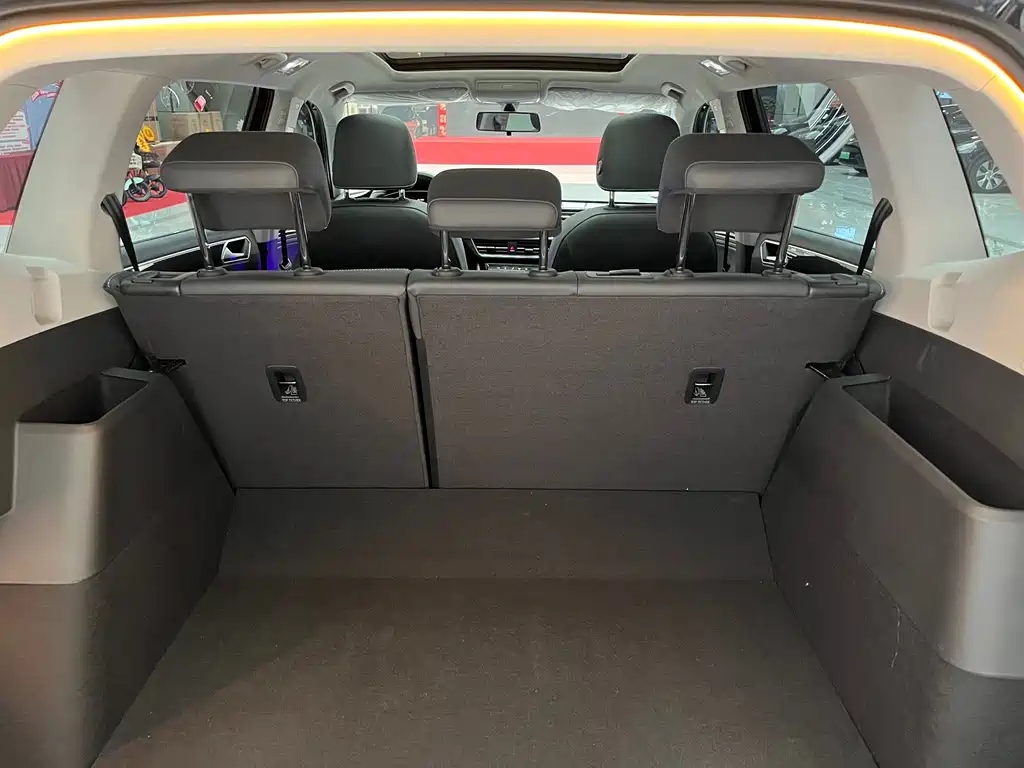 Volkswagen Tiguan L — миниатюра 14