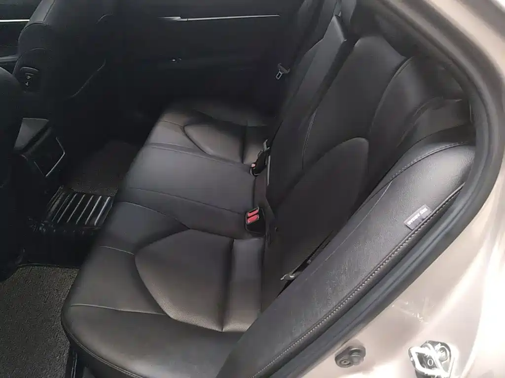 Toyota Camry — миниатюра 17