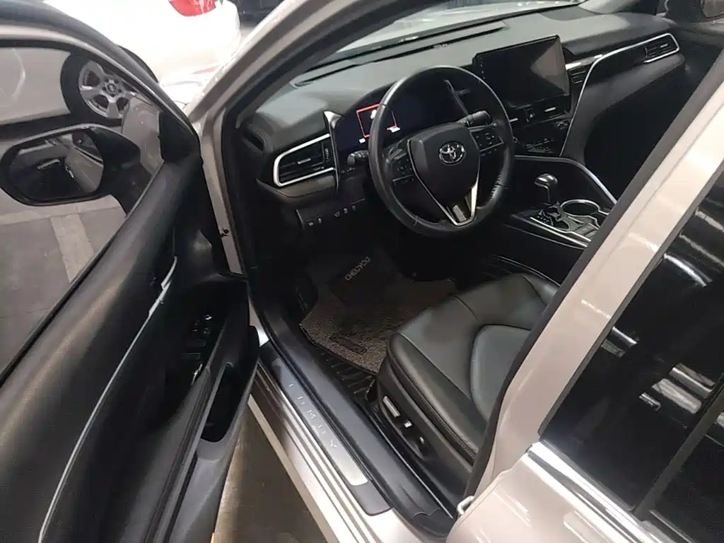Toyota Camry — миниатюра 16