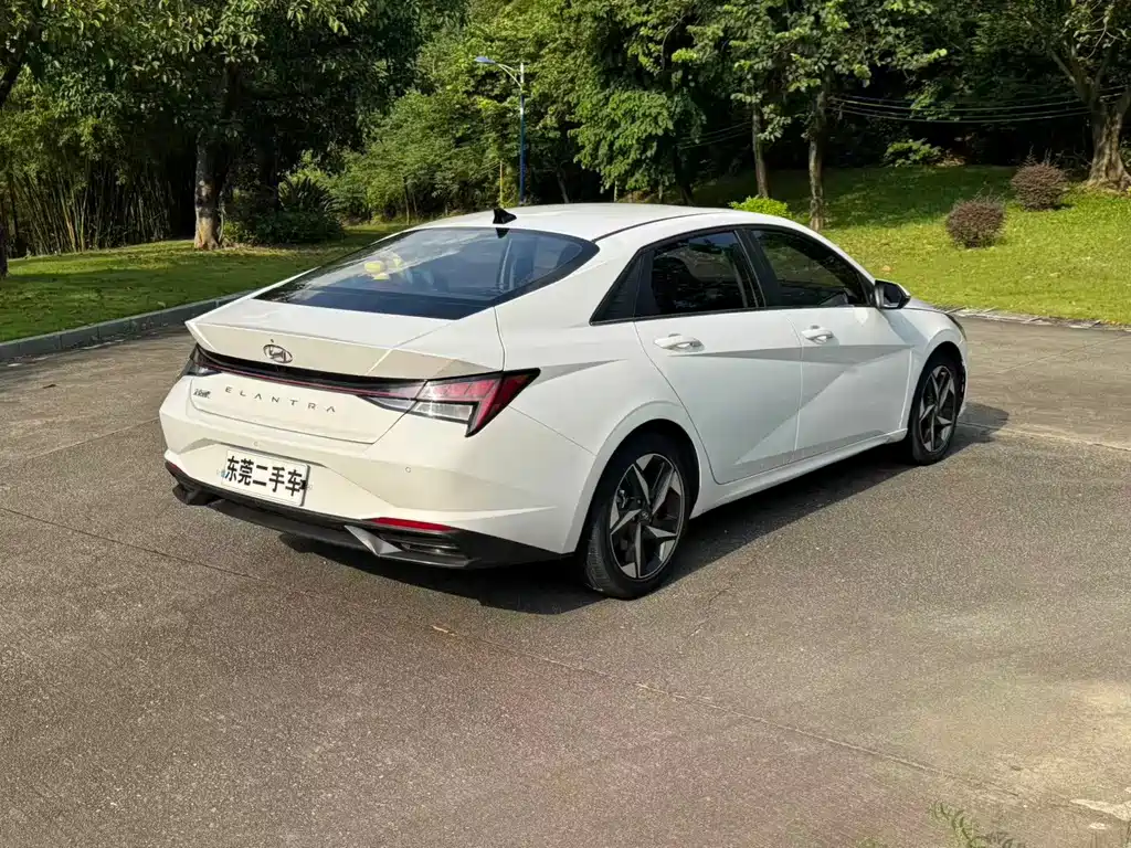 Hyundai Elantra — миниатюра 12