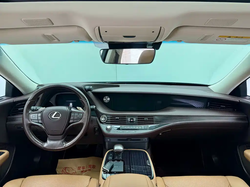 Lexus LS — миниатюра 18