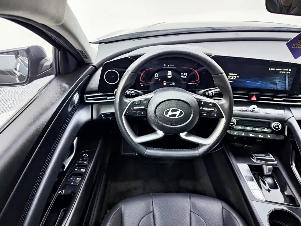 Hyundai Elantra — миниатюра 10