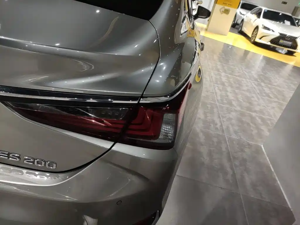 Lexus ES — миниатюра 8