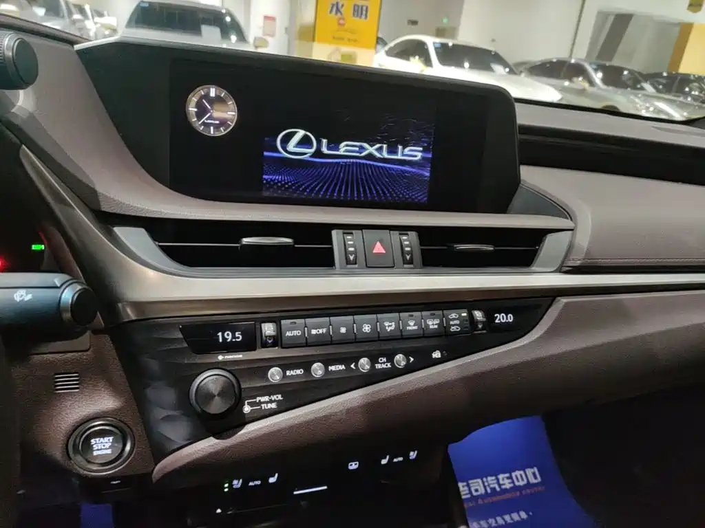 Lexus ES — миниатюра 13