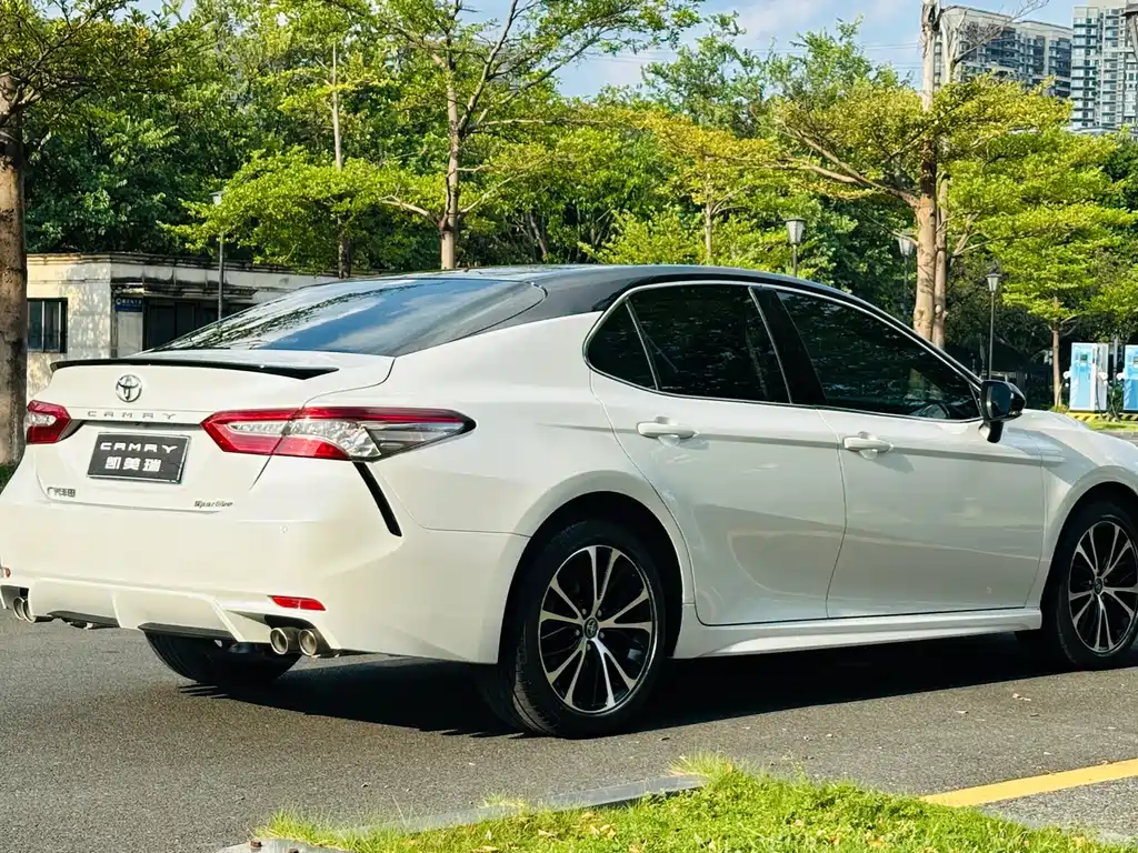 Toyota Camry — миниатюра 6