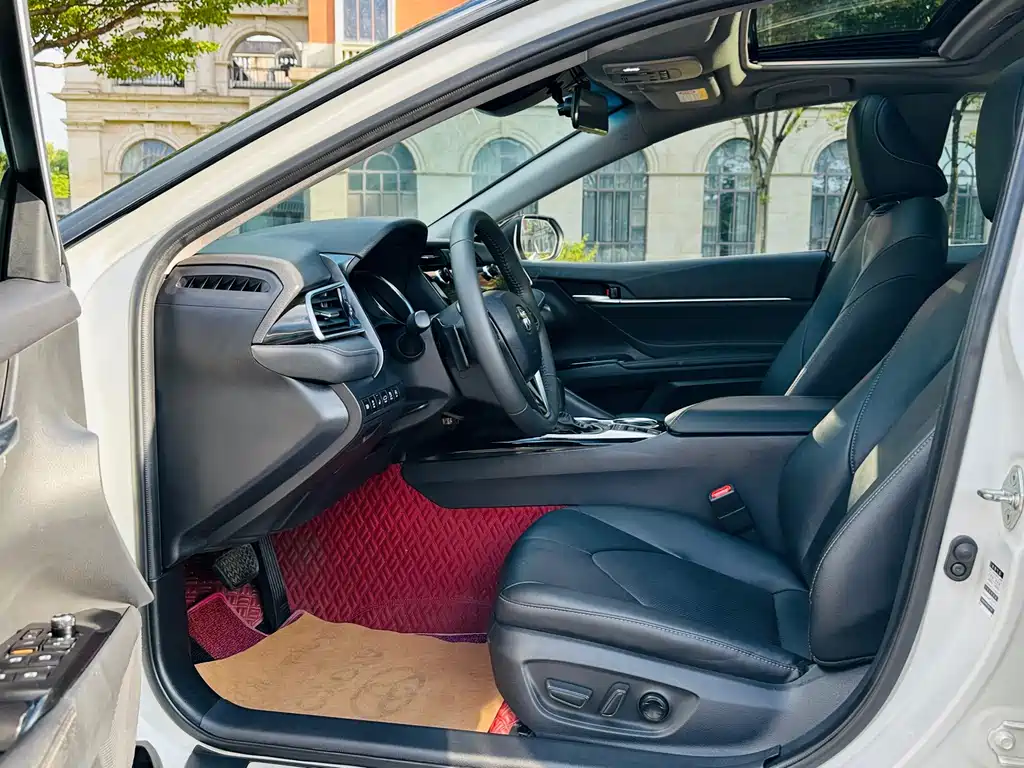 Toyota Camry — миниатюра 13