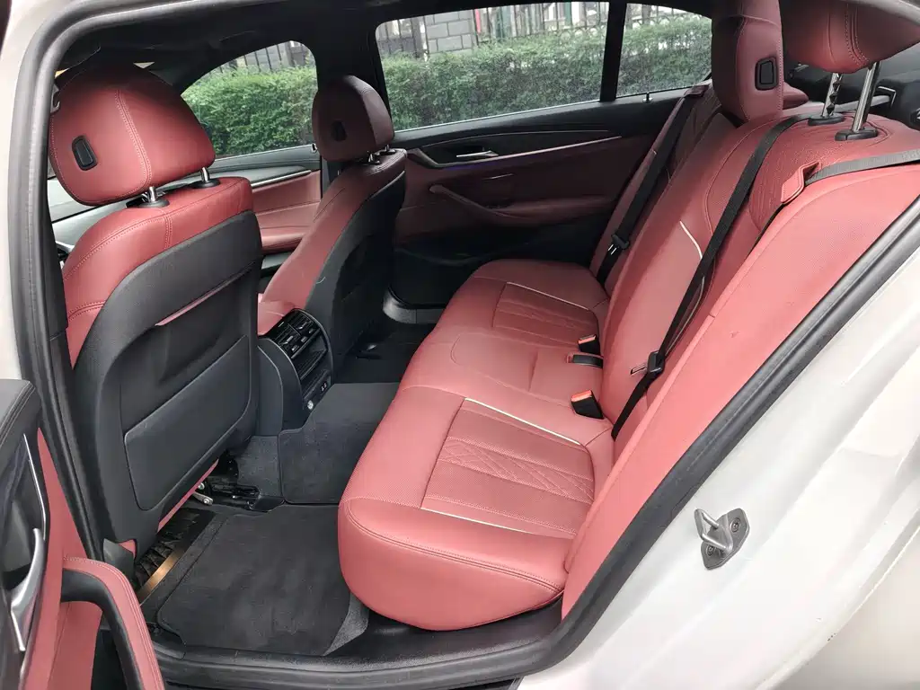 BMW 5 Series — миниатюра 7