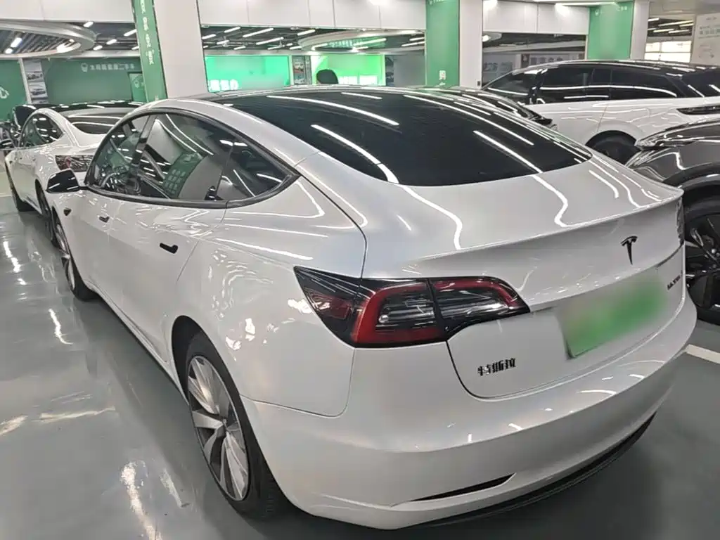Tesla Model 3 — миниатюра 5