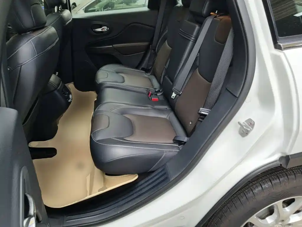 Jeep Cherokee — миниатюра 17