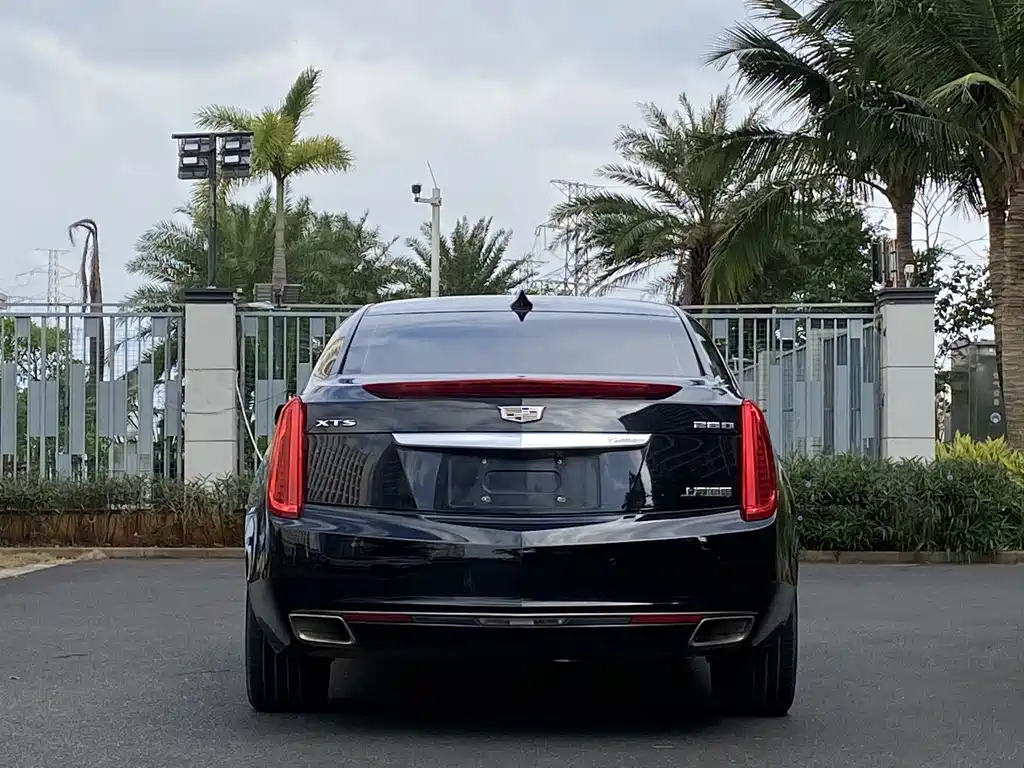 CADILLAC XTS