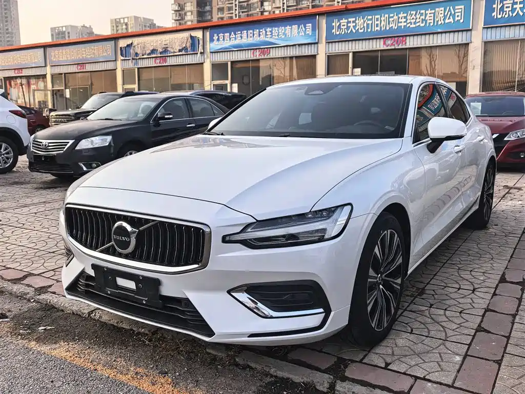Volvo S60 2023