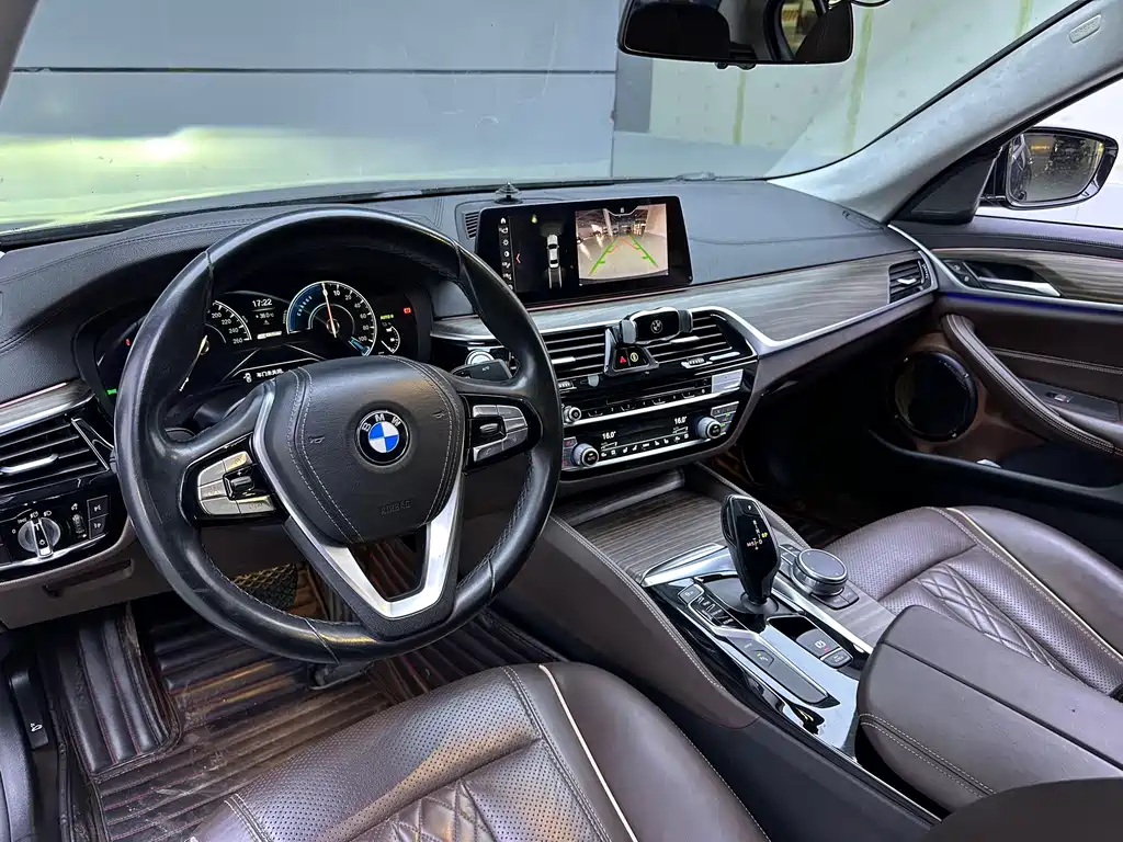 BMW 5 Series New Energy — миниатюра 8