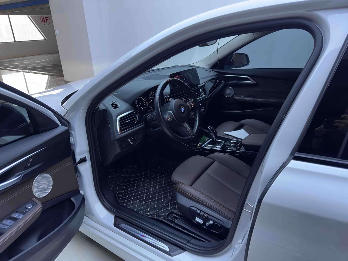 BMW 1 Series 1.5 л 2023 г. Белый, пробег 37000 км
