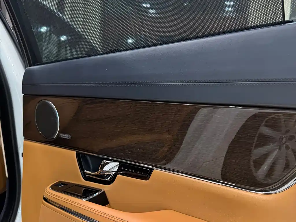 Jaguar XJ — миниатюра 26
