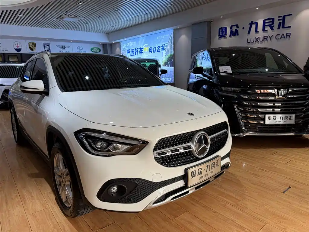 MERCEDES-BENZ GLA