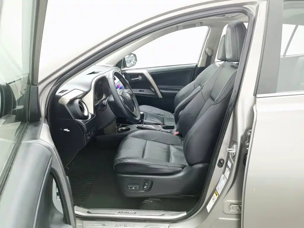 Toyota RAV4 — миниатюра 10