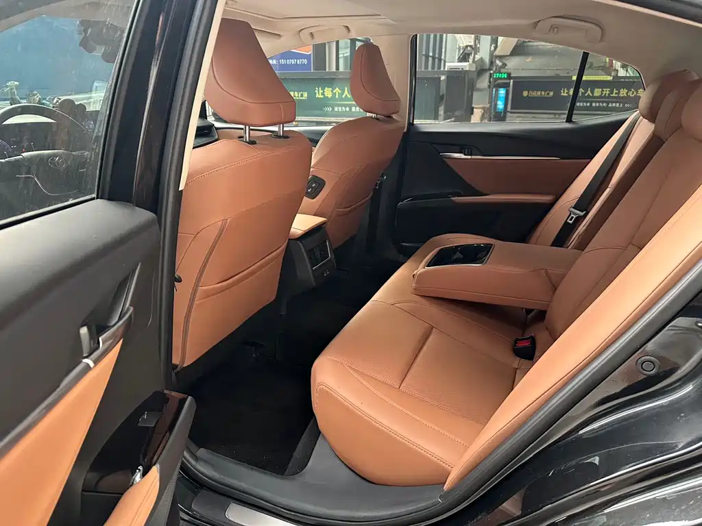 Toyota Camry — миниатюра 5