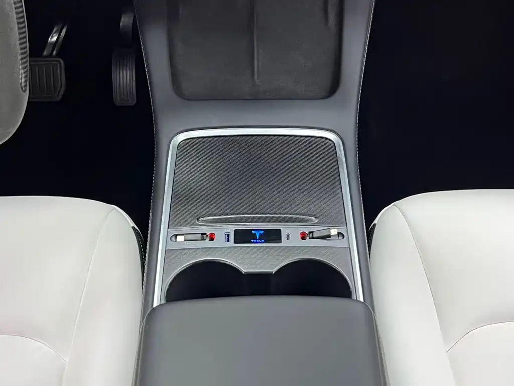 Tesla Model Y — миниатюра 14
