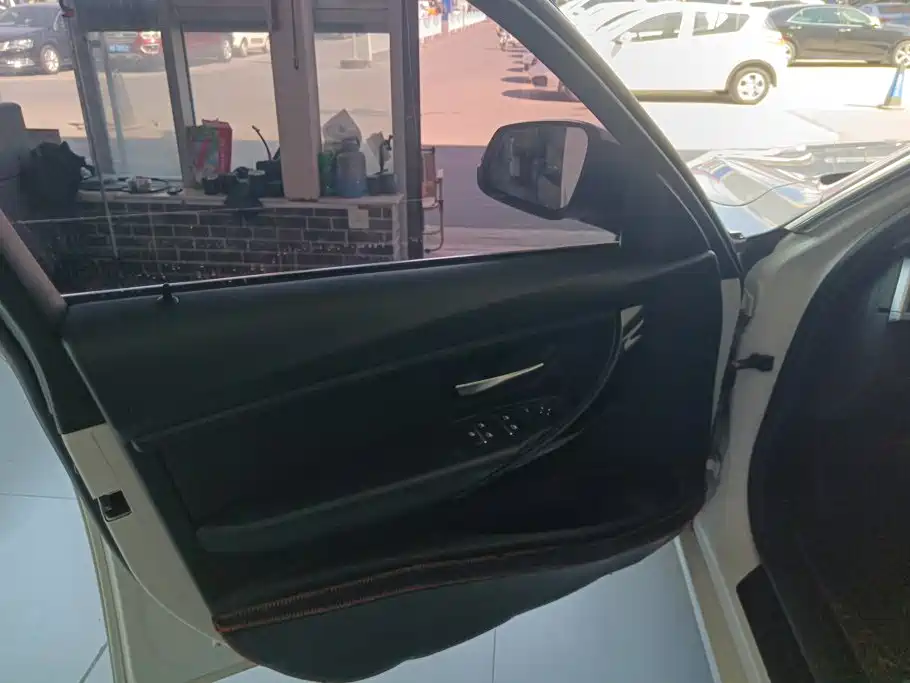 BMW 3 Series — миниатюра 7