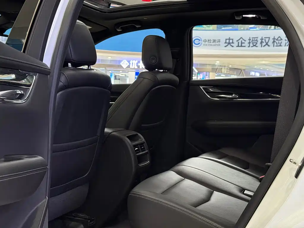 Cadillac XT5 — миниатюра 7