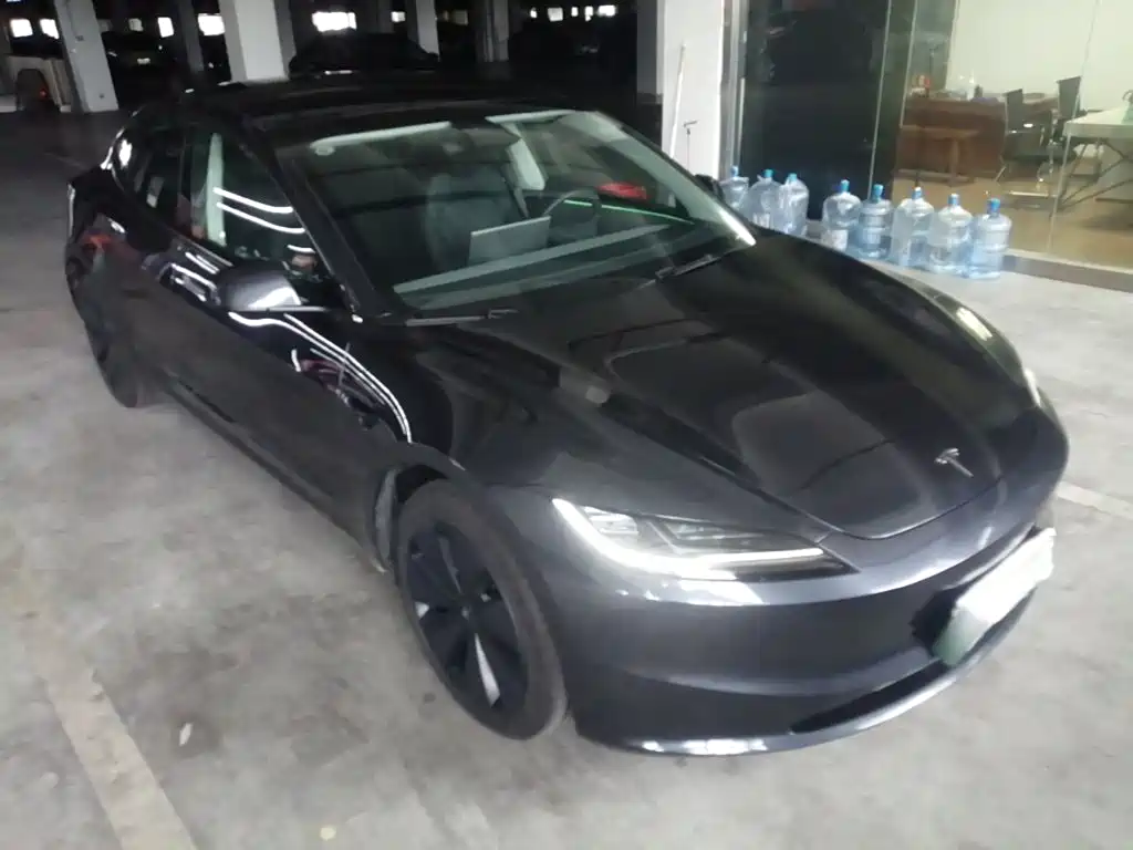 Tesla Model 3 — миниатюра 4