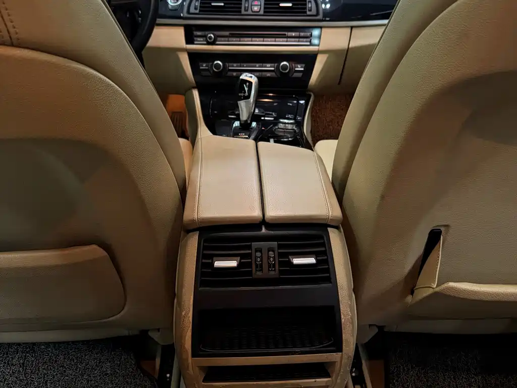 BMW 5 Series — миниатюра 13